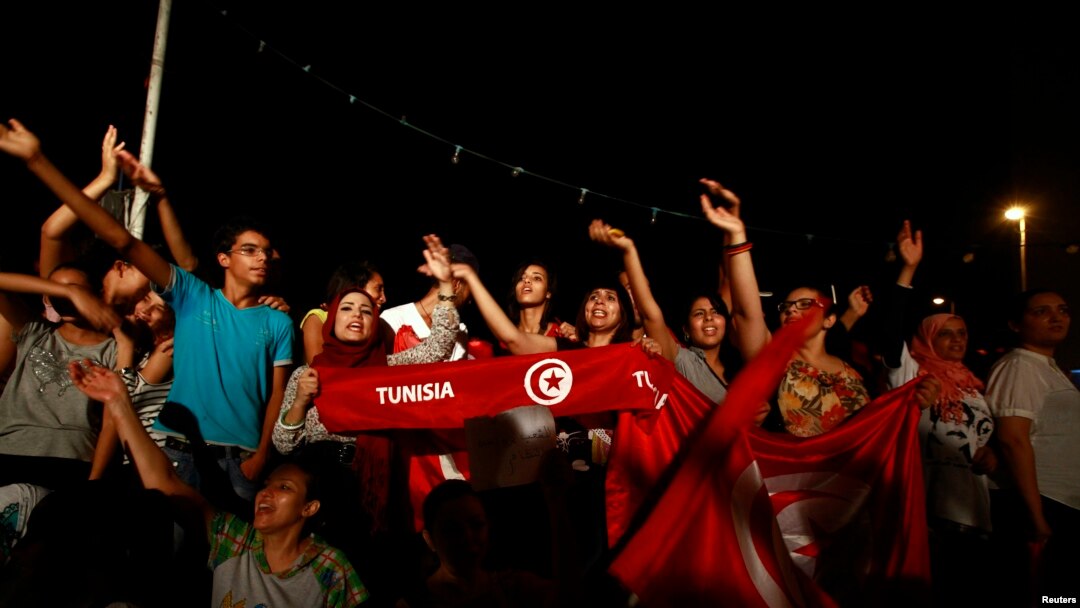 Demonstan di Tunis menuntut pemerintah berkuasa untuk mengundurkan diri (foto: dok).