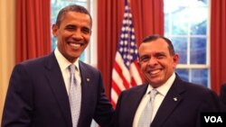Prezidan Barack Obama akeyi kòlèg ondiryen Ii, Porfilio Lobo Sosa, mèkredi 5 oktòb 2011 la nan La Mezon Blanch