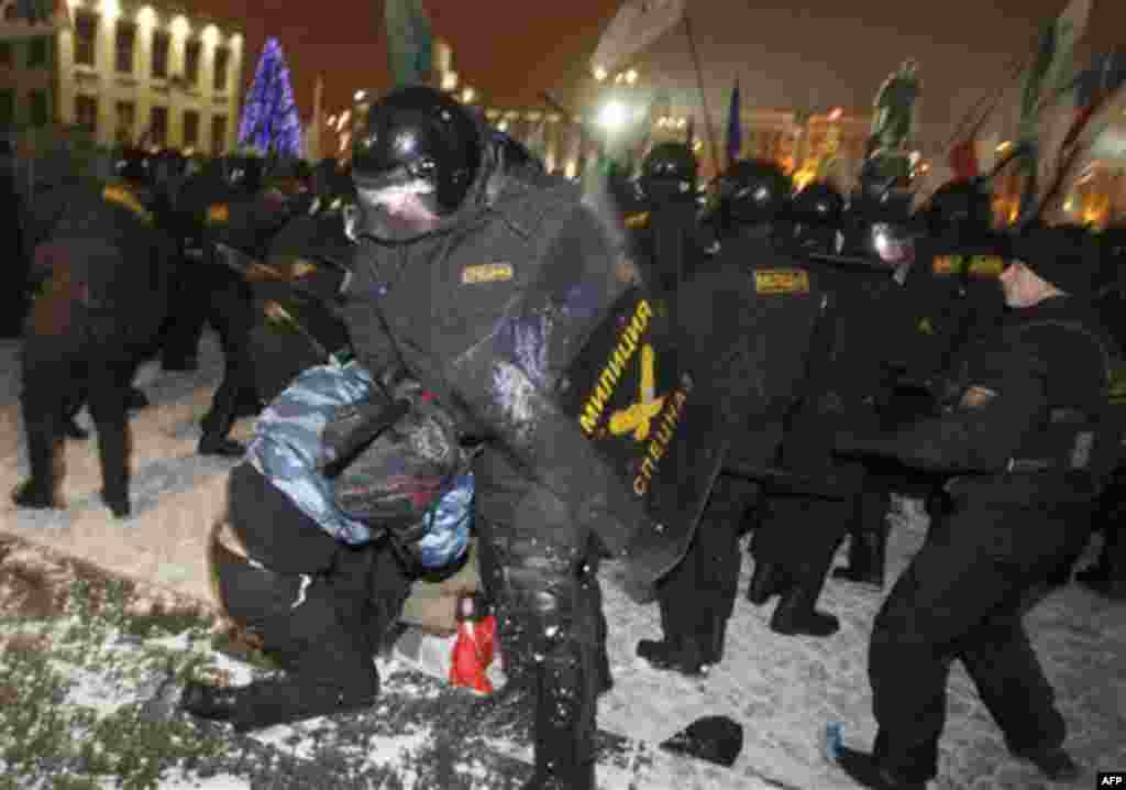 Riot police clash with demonstrators trying to storm the government building in the Belarusian capital, Minsk, Sunday, Dec. 19, 2010. Thousands of opposition supporters in Belarus tried to storm the main government building to protest what the opposition 