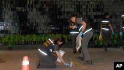 2015年2月1日泰国警方人员调查暹罗典范购物中心爆炸
