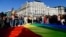 Митинг перед венгерским парламентом в Будапеште, Венгрия, 14 июня 2021