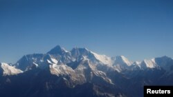 네팔 쪽에서 바라본 에베레스트산 (자료사진)