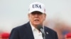 Президент США Дональд Трамп во время выступления на турнире по гольфу в Дуонбеге, графство Клэр, Ирландия, 13 сентября 2026 года. (Фото: Reuters/Cathal McNaughton)