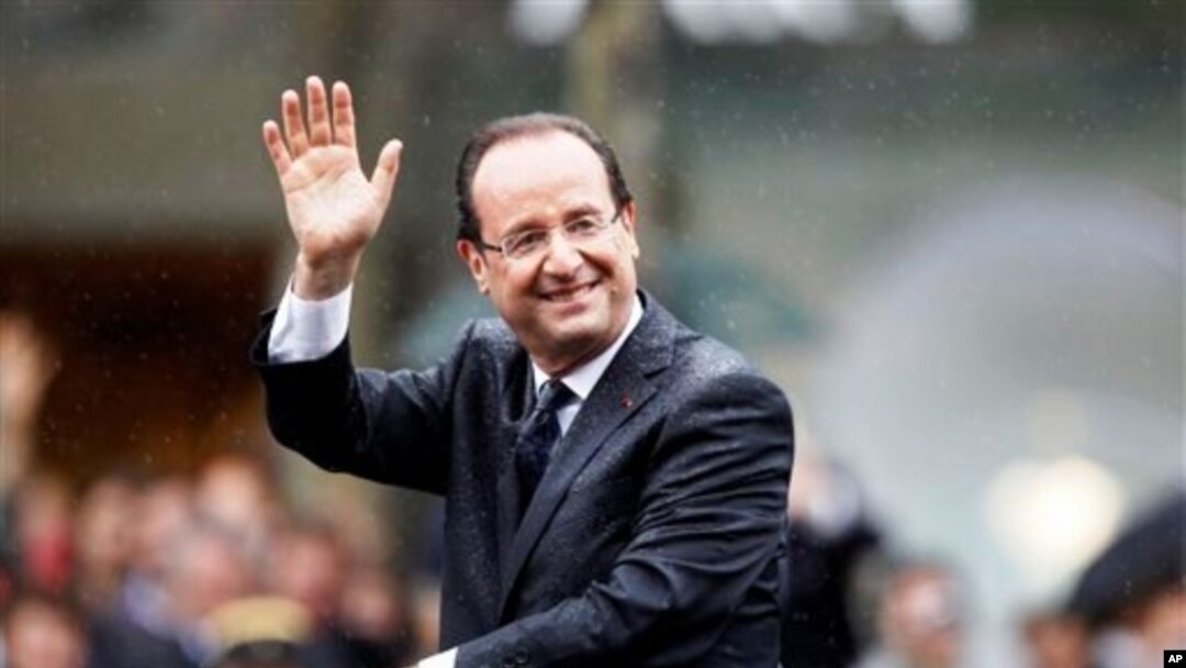 Ông Francois Hollande đến Ðiện Elysee ở Paris để làm lễ tuyên thệ nhậm chức Tổng thống Pháp, ngày 15/5/2012