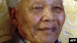 L'ancien président sud-africain Nelson Mandela souffre d'une nouvelle infection pulmonaire