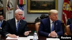 El presidente de EE.UU., Donald Trump y el vicepresidente, Mike Pence, recibieron este martes 10 de marzo de 2020 en la Casa Blanca a representantes de las principales aseguradoras del país para abordar el brote del coronavirus.