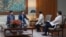 2026年7月21日，菲律宾总统小费迪南德·马科斯(右二)在马尼拉与中国驻马尼拉大使井泉(左二)举行会谈。