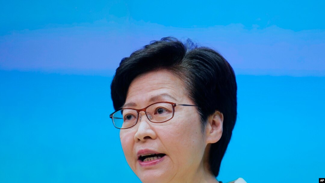Kepala Eksekutif Hong Kong Carrie Lam berbicara dalam konferensi pers di Hong Kong, Selasa, 11 Mei 2021. (Foto: AP)