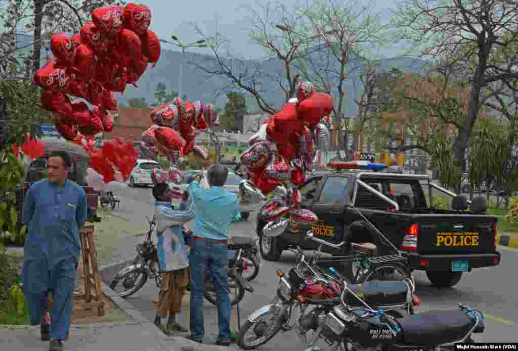 بعض لوگوں کے نزدیک یہ دن کسی خاص اہمیت کا حامل نہیں۔