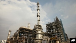 A general view of the Guru Gobind Singh oil refinery near Bhatinda in the northern Indian state of Punjab, April 27, 2012. 