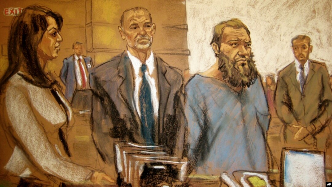 Sketsa gambar di persidangan, Muhanad Mahmoud Al Farekh (ketiga dari kiri) saat tampil di pengadilan federal di New York (foto: dok).