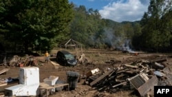 Imba nemidziyo zvakaparadzwa kuBlack Mountain, North Carolina, mushure meHurricane Helene.