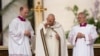 El papa preside la misa del Domingo de Pascua, pide alto al fuego en Gaza