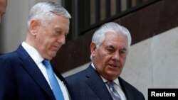 Los secretarios de Defensa, Jim Mattis, y de Estado, Rex Tillerson, tienen previsto testificar el lunes ante la Comisión de Relaciones Exteriores del Senado sobre los poderes de guerra.