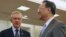 美国参议院多数党领袖里德（左）在北京外交部受到中国外长杨洁篪的欢迎。