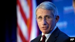 El doctor Anthony Fauci, miembro del equipo designado por la Casa Blanca para enfrentar la pandemia, durante una intervención en el Club Económico de Washington, en enero de 2016.