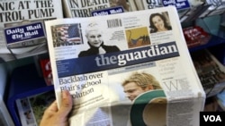 WikiLeaks menuduh koran Inggris 'the Guardian' bertanggung jawab atas pengungkapan kawat diplomatik AS berikut nama-nama sumbernya.