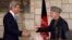 John Kerry se reúne además con representantes de la sociedad civil afgana. 