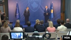 Predsednik Kosova Hašim Tači i predsednik
Evropskog Saveta Donald Tusk na konferenciji za novinare u Prištini 26. aprila 2018.