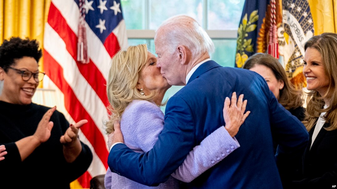 Jill i Joe Biden nakon potpisivanja Inicijative za istraživanje o zdravlju žena. (Foto: AP/Andrew Harnik)