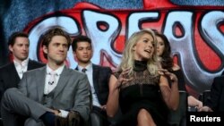 Aaron Tveit y Julianne Hough, los protagonistas de Grease Live! la producción musical en vivo de la cadena Fox, hicieron un trabajo espectacular.