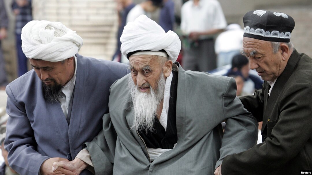 “Din ahli yil sayin bosim oshib borayotganidan shikoyat qilmoqda. Bu masalada jahon orqaga qarab ketmoqda”.