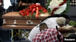 斯蒂芬·克拉克的葬禮上