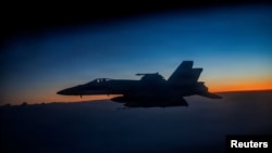 پرواز یک فروند هواپیمای کی‌سی-۱۳۵ سوخت‌رسان نیروی هوایی ایالات متحده در جریان عملیات خشم حماسی