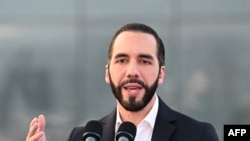 El presidente de El Salvador, Nayib Bukele, habla durante la inauguración de la sede de Google en San Salvador el 15 de abril de 2024. 