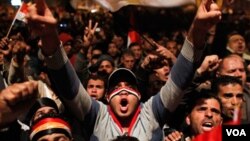 Decenas de miles de manifestantes celebran en el Cairo el fin del gobierno de Hosni Mubarak que estuvo 30 años en el poder.