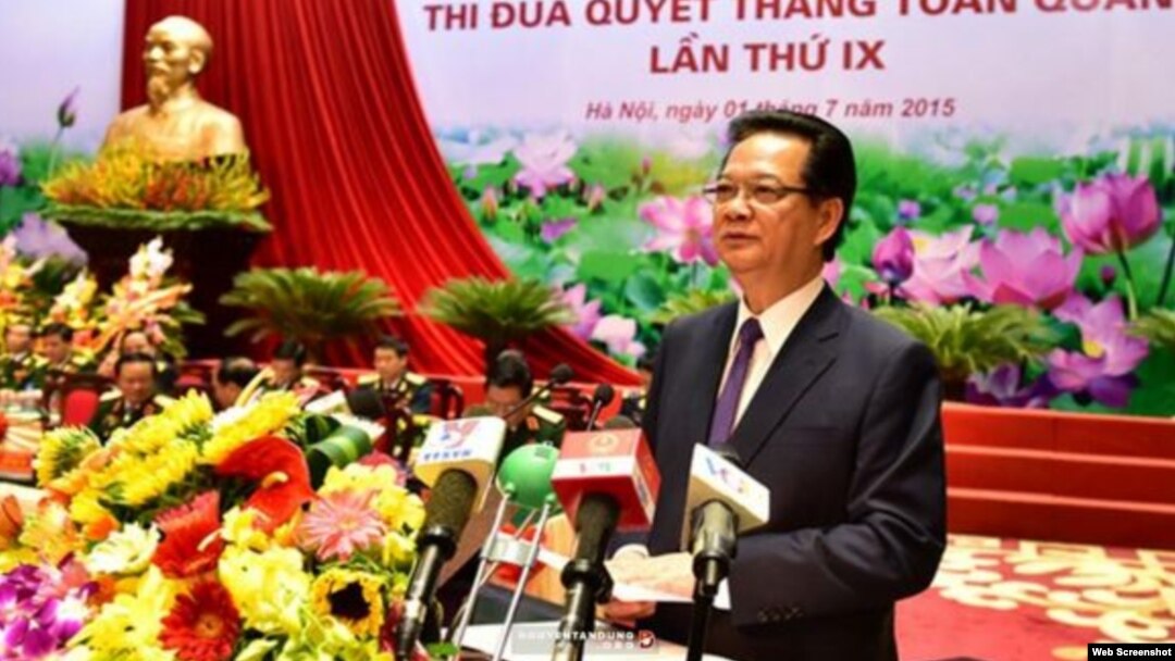 Thủ tướng Nguyễn Tấn Dũng tới dự và phát biểu tại Đại hội Thi đua Quyết thắng toàn quân lần thứ IX ngày 1/7/2015. (Ảnh chụp màn hình trang web nguyentandung.org).