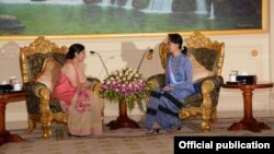 အိန္ဒိယနိုင်ငံ ပြည်ပရေးရာဝန်ကြီး Sushma Swaraj နှင့် နိုင်ငံတော်အတိုင်ပင်ခံ ပုဂ္ဂိုလ် ဒေါ်အောင်ဆန်းစုကြည်တို့တွေ့ဆုံ (MOI)