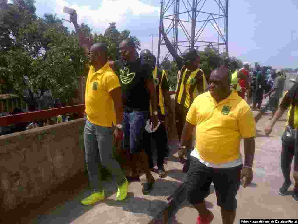 Des supporters de V.Club avant le match.&nbsp;Caf-C1 : V.club concède le nul face à Sétif (2-2). Dimanche 26 2014.&nbsp;Valery Kusema/Photo Courtoisie 