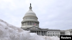 La nieve cubre sectores de Washington DC en los alrededores del Capitolio el 17 de enero de 2025.