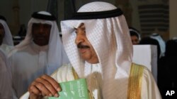 Bahrain's Prime Minister Khalifa bin Salman al-Khalifa votes in his country's parliamentary elections, 23 Oct 2010