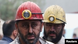 Erzincan'ın İliç ilçesine 8 kilometre uzaklıkta bir altın madeninde toprak kayması sonucu en az dokuz işçi mahsur kaldı. 