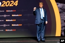 Donald Trump saat berbicara di konferensi Bitcoin 2024 di Nashville, Tennesse, 27 Juli 2024. (Foto: Alex Brandon/AP Photo)