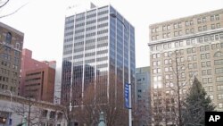 The Du Pont chemical corporation and several insurance companies, banks, and credit-card firms are among those with corporate headquarters on or near Wilmington's Rodney Square.