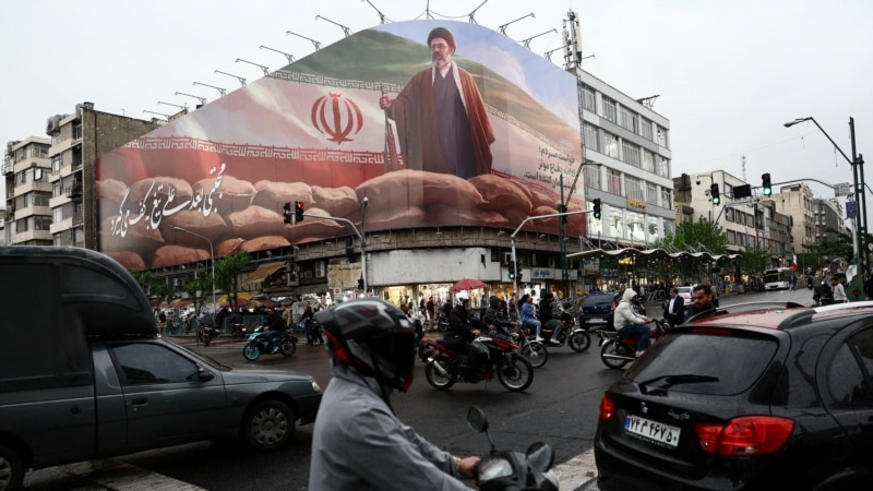 رویترز: سپاه قدرت دوران جنگ را قبضه کرده و نقش رهبری کمرنگ شده است