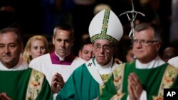 El papa Francisco llega al Madison Square Garden para celebrar misa ante una multitud de 20.000 fieles. Viernes 25 de septiembre de 2015.