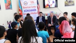 Kürdəmir Rayon Mərkəzi Kitabxanasında Amerika guşəsi açılıb 