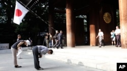 Suasana di depan Tugu Yashukuni,Tokyo, 15 Agustus 2013 (Foto: dok).