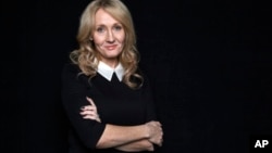 J.K. Rowling ha escrito su tercera novela para adultos usando el seudónimo de Robert Galbraith.