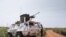 Des commandos égyptiens de la mission de maintien de la paix des Nations unies, MINUSCA, montent la garde à la périphérie de Bangui, la capitale de la République centrafricaine, le 25 décembre 2020. 