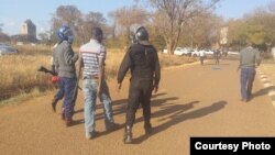 Police arresting some political activists. (Courtesy photo: Zimbabwe Lawyers for Human Rights)