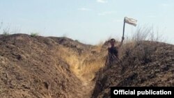 Erməni hərbçisi ağ bayraq qaldırıb 