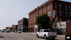 FILE - Pittsburg, Kansas, Sept. 10, 2024, is home to a new Planned Parenthood clinic serving patients from Kansas as well as nearby Missouri, Oklahoma, Arkansas, Texas, and other states where abortions have become illegal or hard to get. 