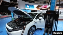 A plug-in Honda Clarity is shown after the Clarity was named 2018 Green Car of the Year at the Los Angeles Auto Show in Los Angeles, California, U.S., November 30, 2017. REUTERS/Mike Blake