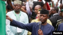 Le vice-président Yemi Oshinbajo parle à Bodo, au Nigeria, le 2 juin 2016.