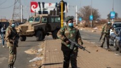 ວີໂອເອ ຮອບໂລກ ໃນ 60 ວິນາທີ -​ໂຕເລກຜູ້ເສຍຊີວິດ ໃນການຈະລາຈົນ ຢູ່ອາຟຣິກາໃຕ້ ເພີ້ມຂຶ້ນເປັນ 72 ຄົນ ຫຼັງຈາກ ອ. ປະທານາທິບໍດີຊູມາ ຖືກຄຸກ